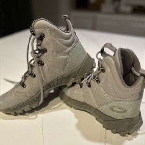 Oakley Light Gray Sneakers